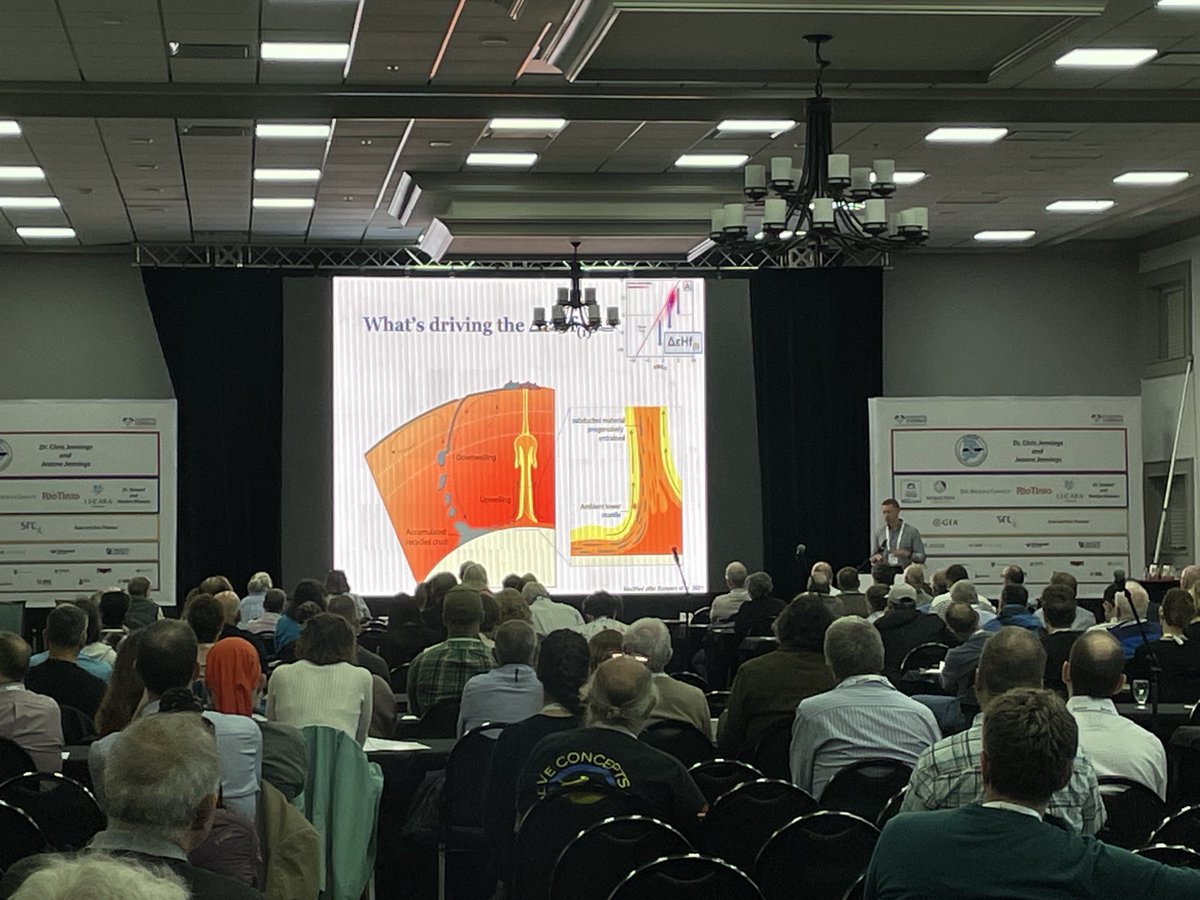 karenvenasmit's tweet image. ⁦@HaydenDaltonGeo⁩ from ⁦@UniMelb⁩ presenting their amazing new open source global #kimberlite database 🌋