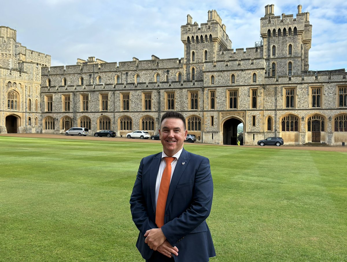 darrenhughesCC's tweet image. This week, I had the huge privilege of representing @_ConcreteCanvas in a reception at Windsor Castle to celebrate the winners of @TheKingsAwards for Enterprise.

I was also lucky enough to share our export story with His Majesty The King
#ConcreteCanvas #ExportingIsGreat