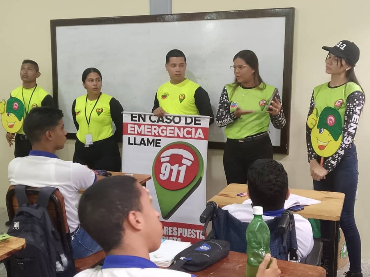 ven911delta's tweet photo. ¡CONSTRUYENDO PATRIA BOLIVARIANA!
Abordaje Informativo en la UNEFA del Estado, instruyendo a los jóvenes profesionales del mañana, siguiendo con el Trabajo del Presidente.
#LaPoesíaNosUne
@nicolasmaduro
@lizetadelta @remigioceballos @Oficial_VEN911 
@dicurualberth @prensagobdelta https://t.co/IXnz6tw8uT