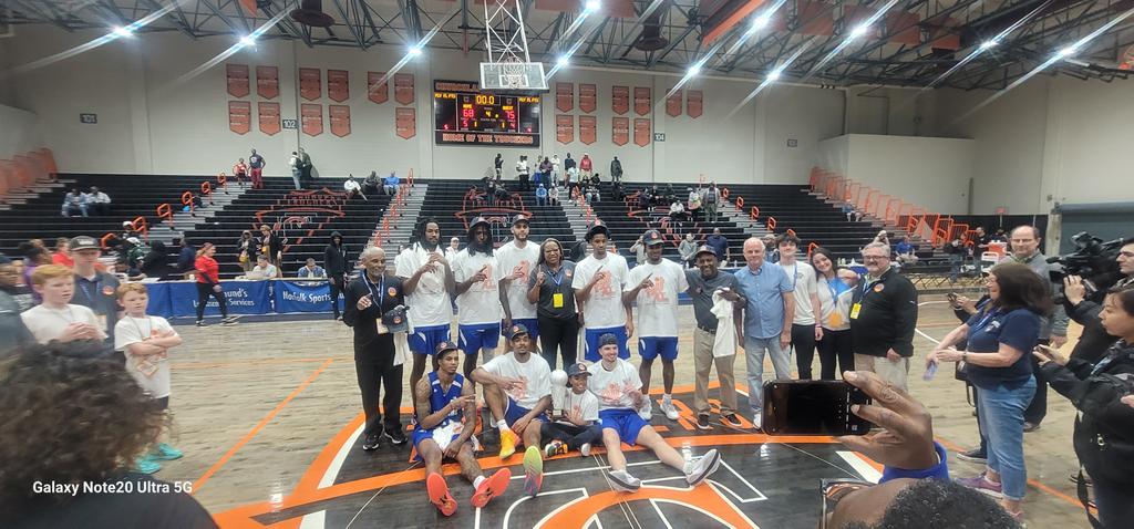 Dione James tweet media