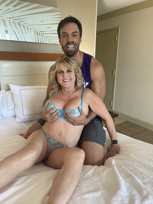 Happy Frisky Friday!!! My vid with @wphillydungeon posts at 10am central time today.   Reposts make me<a class="tags" href="/tag/wphillydungeon">@wphillydungeon</a><a href="/tag/milf"class="tags"><span>#milf</span></a><a href="/tag/gilf"class="tags"><span>#gilf</span></a>