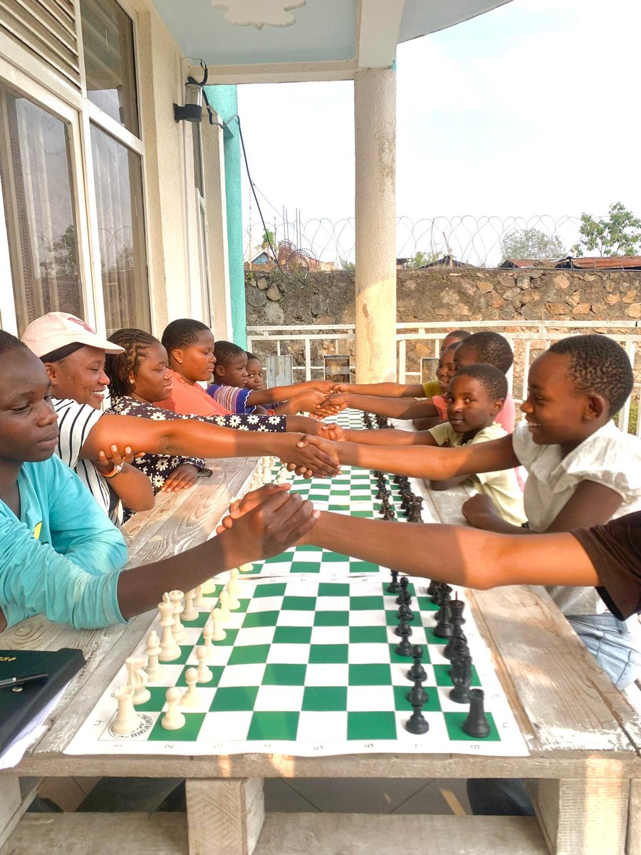 Shaking hands before a game of chess has always been a symbol of fair play. For us, it means much more: it’s a sign of peace, education, and community integration… 

A thread of hope through chess from the DRC 🇨🇩♟️ <a href="/SogaChess/">Soga chess</a>