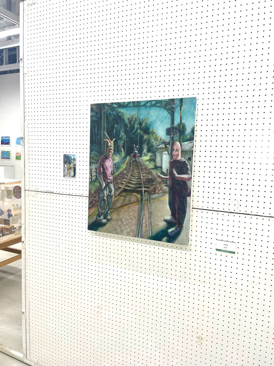 オープンキャンパスの間12号館の地下に絵を展示してます
よかったら見に来て下さい