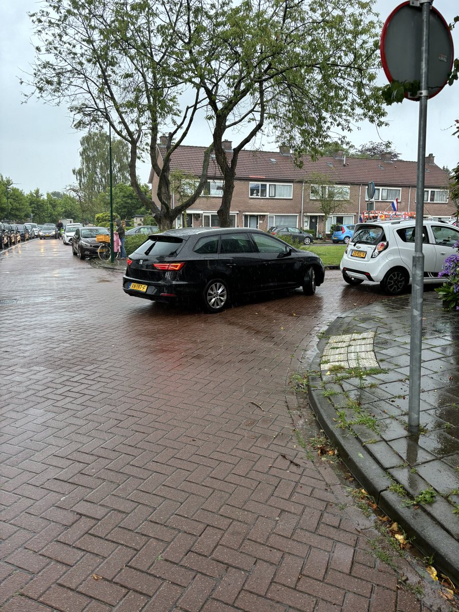 lisettekv's tweet photo. @gemeentebaarn wanneer gaan jullie handhaven https://t.co/ieffNPpFjb