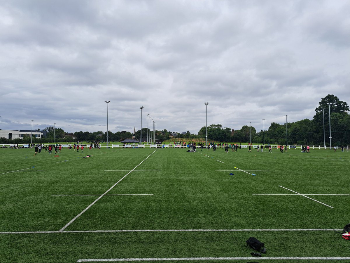 It's Sports Day, the best day at <a href="/GrasshoppersLDN/">Grasshoppers</a> it might have been cloudy this morning but the sun is finally come out! Go TGSB!