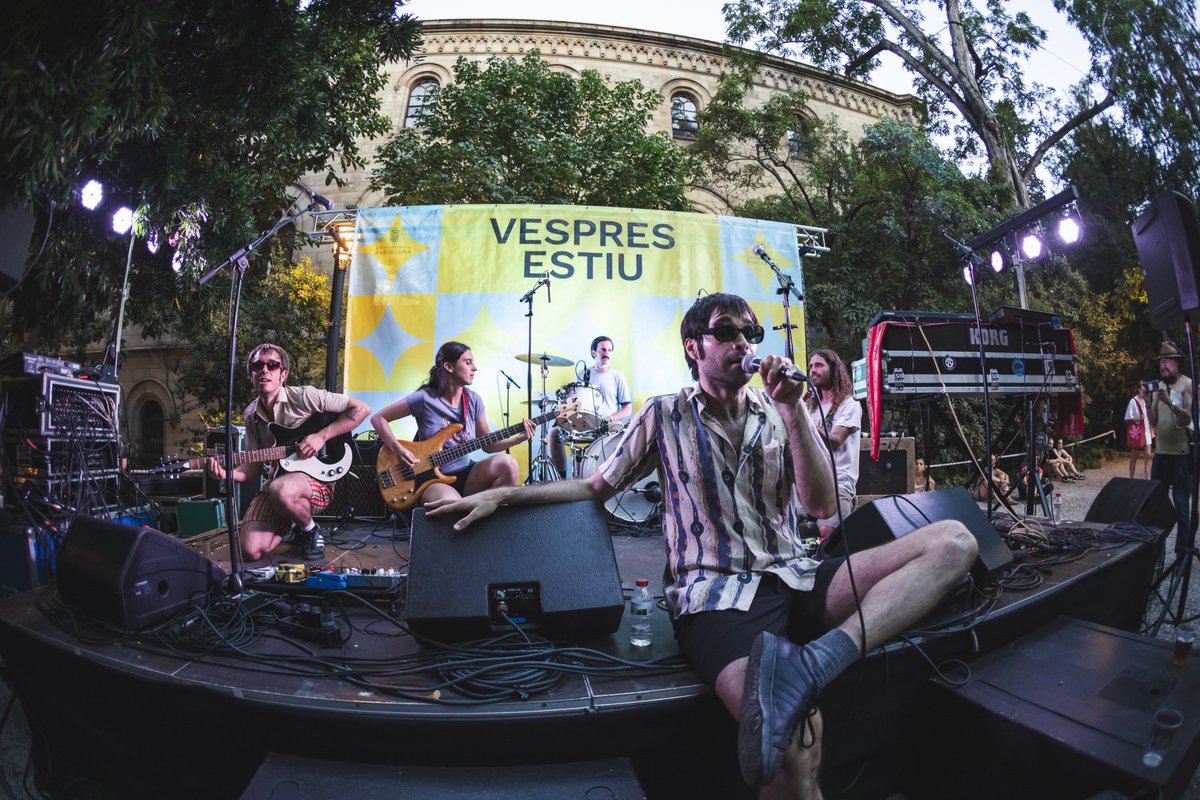 Els Vespres de la UB tweet media