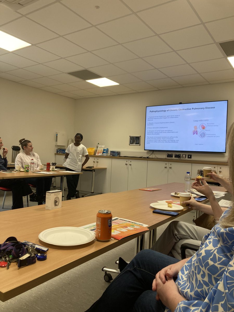 🍽️ Lunch &amp; Learn 🩺🌬️ 📕 
Today, HDU nurse Asmahan and pharmacist Mary delved into chronic respiratory diseases, learning about key medications and perfecting inhaler techniques. 📚💊 #NurseEducation #RespiratoryHealth #HealthcareHeroes #LunchnLearn