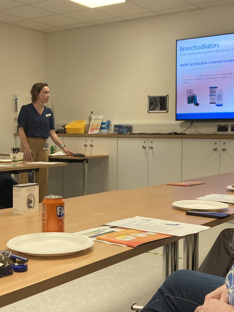 BGHsswhg's tweet photo. 🍽️ Lunch &amp; Learn 🩺🌬️ 📕 
Today, HDU nurse Asmahan and pharmacist Mary delved into chronic respiratory diseases, learning about key medications and perfecting inhaler techniques. 📚💊 #NurseEducation #RespiratoryHealth #HealthcareHeroes #LunchnLearn https://t.co/yshkiCHIUT