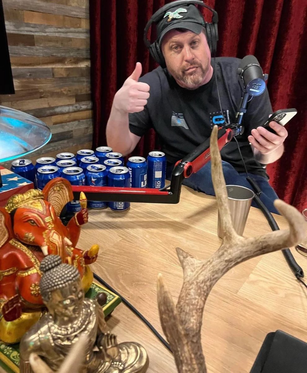 SlurmKaos's tweet photo. Nard everyday by 9:52 am in studio @BMS_Billy @BMS_Derek #Billlllay https://t.co/zsRnMCYwl0