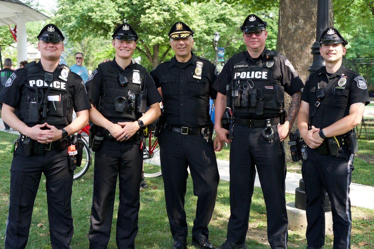 3P_Chief's tweet photo. Pics from this year's Independance Day celebration.  We are fortunate to have both experienced and younger officers in our community.  Our experienced officers can provide much needed insight into law enforcement issues for our residents, and our young cops can run faster. https://t.co/AiqXLxXhGq