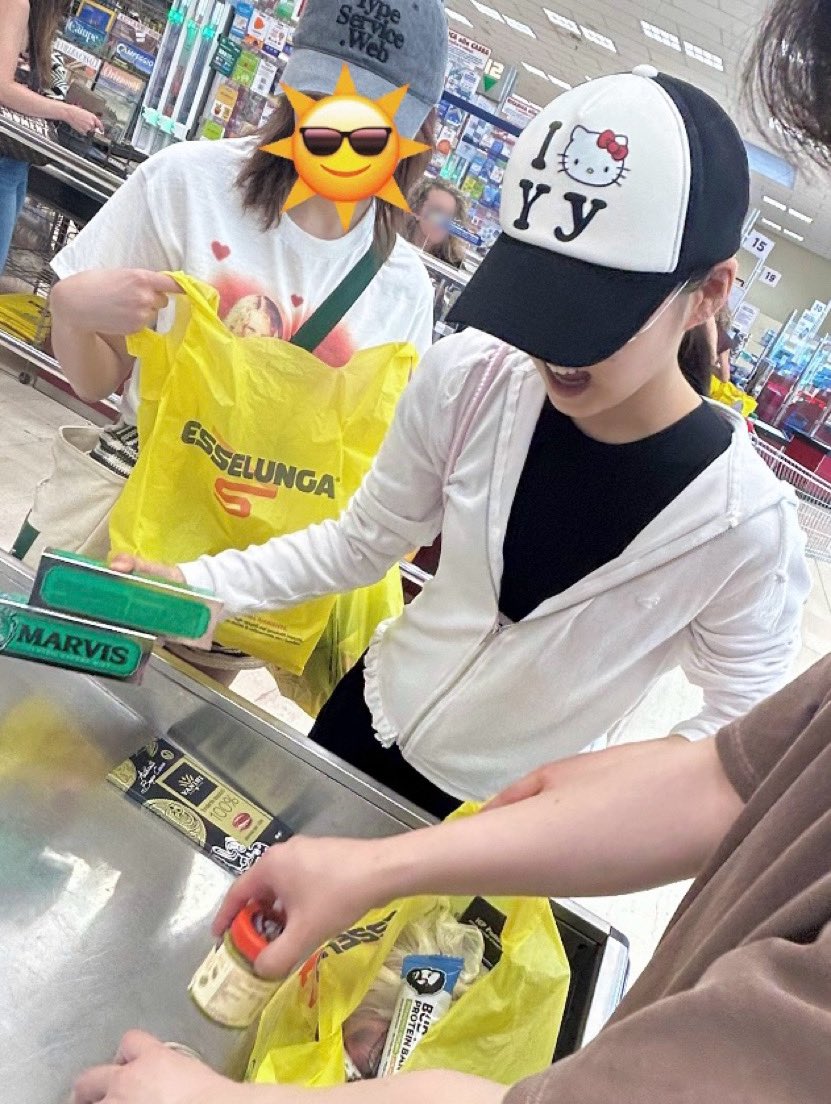 WE_NMIXX's tweet photo. 언니들이랑 나들이히힝😽🍑🌻🫧

#NMIXX #엔믹스 
#규진 #KYUJIN https://t.co/PR6DMMnMJx