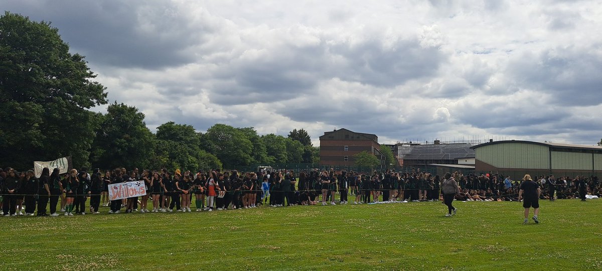 Let's go do sports! The sun has come out for Sports Day on the field. Go TGSG!