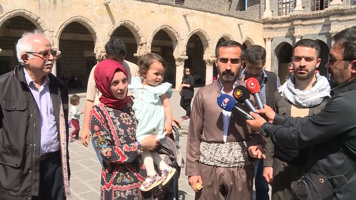 RahmedKurdi's tweet photo. Kürdçe kültürümüz Cenab-ı Allah'ın bize bahşettiği bir onurdur. 
Ve devlet, hükümet-ibadet eden kafir türkler, siz Müslüman değilsiniz; sizler Cenab-ı Allah’ın  yarattığını değiştirmeye çalıştınız ve onun üzerine üstünlük iddiasında bulundunuz. 
#PCSNeBiTenêye https://t.co/Xo5RSRRy7Z