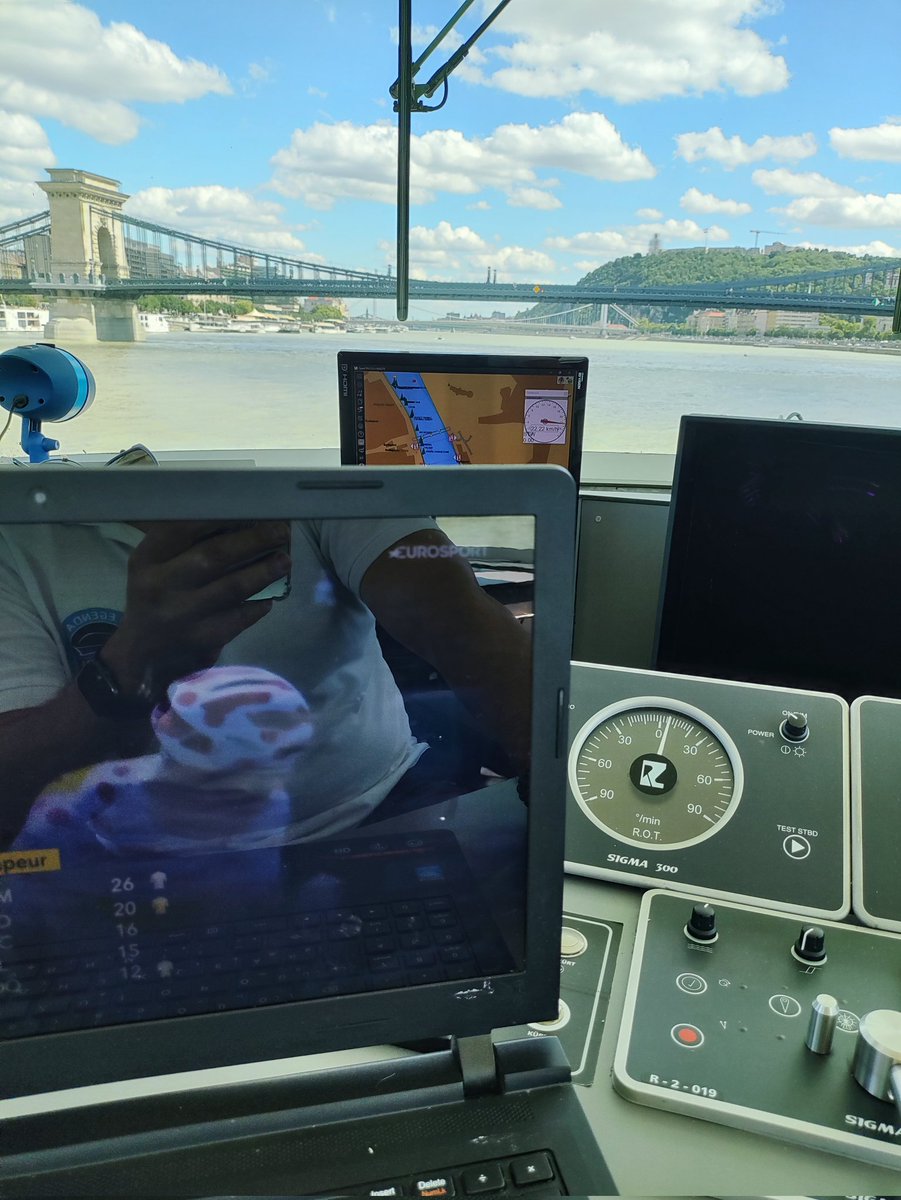 hofigabor76's tweet photo. #esbringa Tour de France 🚴🇨🇵 Munkaidőben is nézzük 🤫🙂 https://t.co/XgjDYdEUBB