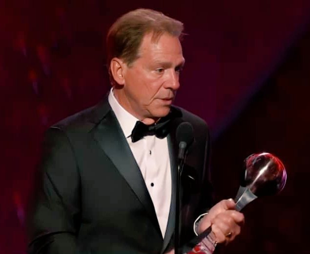 jerrysandersRTR's tweet photo. Nick Saban gave an amazing speech while accepting the "Icon Award" at the ESPYS...

"People aren't going to remember what you say, they're going to remember how you made them feel"... 🐐 https://t.co/8LHpzOooOy