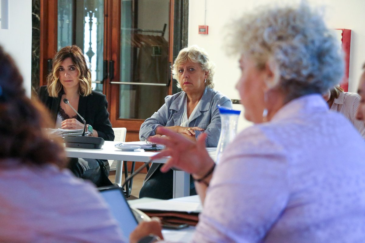 Aurre egin beharreko erronka sozialak handiak direnez, ezinbestekoa da eragile guztiekin partekatutako gobernantzan sakontzea. Mahai honek lankidetza hori indartzeko tresna izaten jarraituko du, kasu honetan udalekin, baliabideen eta zerbitzuen eraginkortasuna optimizatuz.