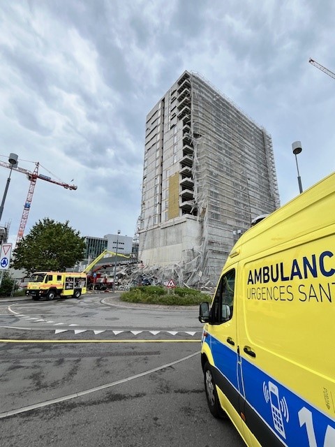 Policevaudoise's tweet photo. Vendredi matin, des témoins ont avisé le 114 et le 117 de l’effondrement d’un échafaudage sur un chantier à Prilly. Plusieurs personnes décédées et blessées. Le Ministère public a ouvert une instruction pénale.
https://t.co/HouUEhAGuE https://t.co/4mViHhr0zo