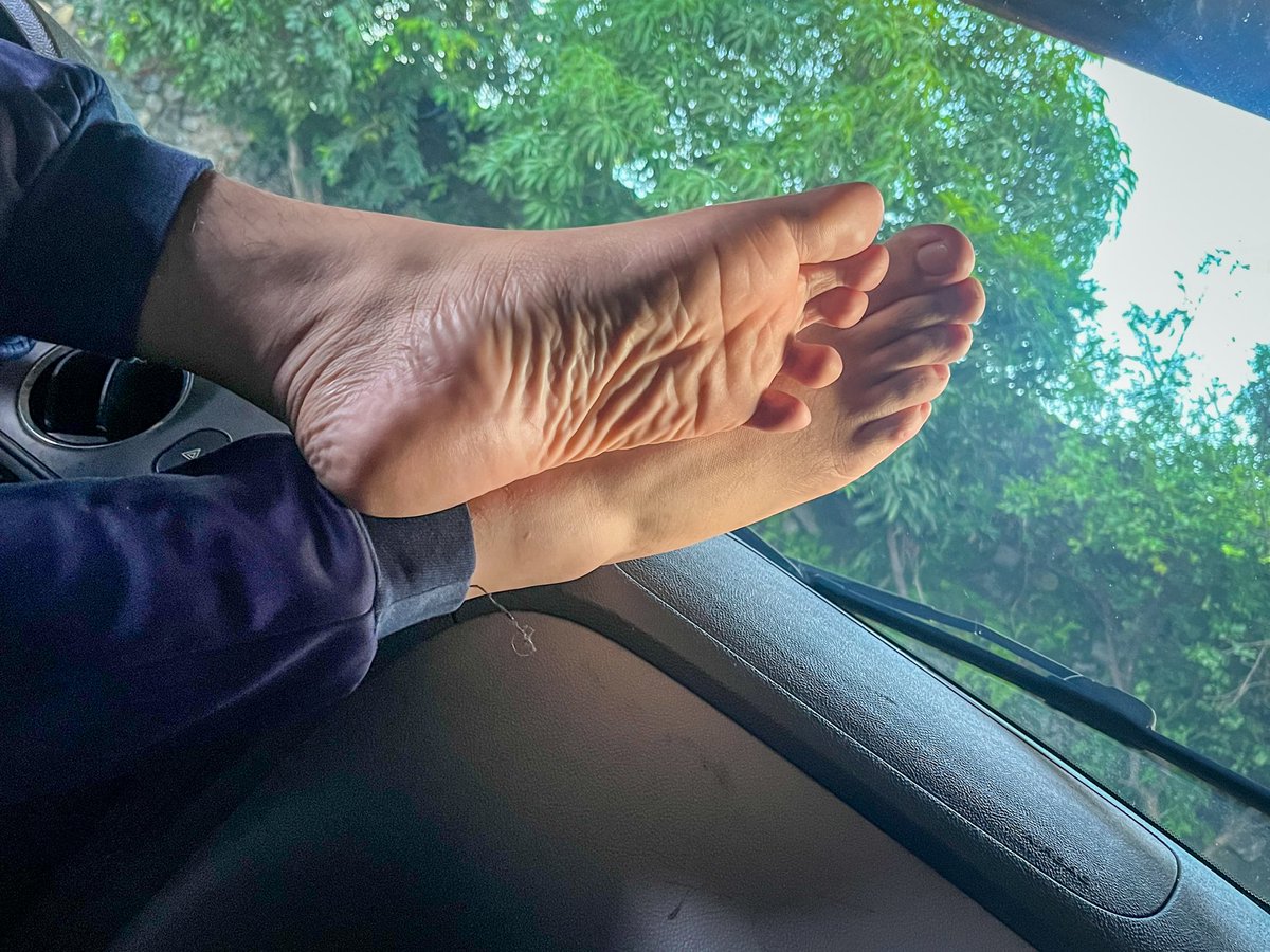 TigerFeet90's tweet photo. #feet #soles #malefoot #malefeet #FOOTFETİSH #malesoles #feetworshi̇p https://t.co/denB9E407T