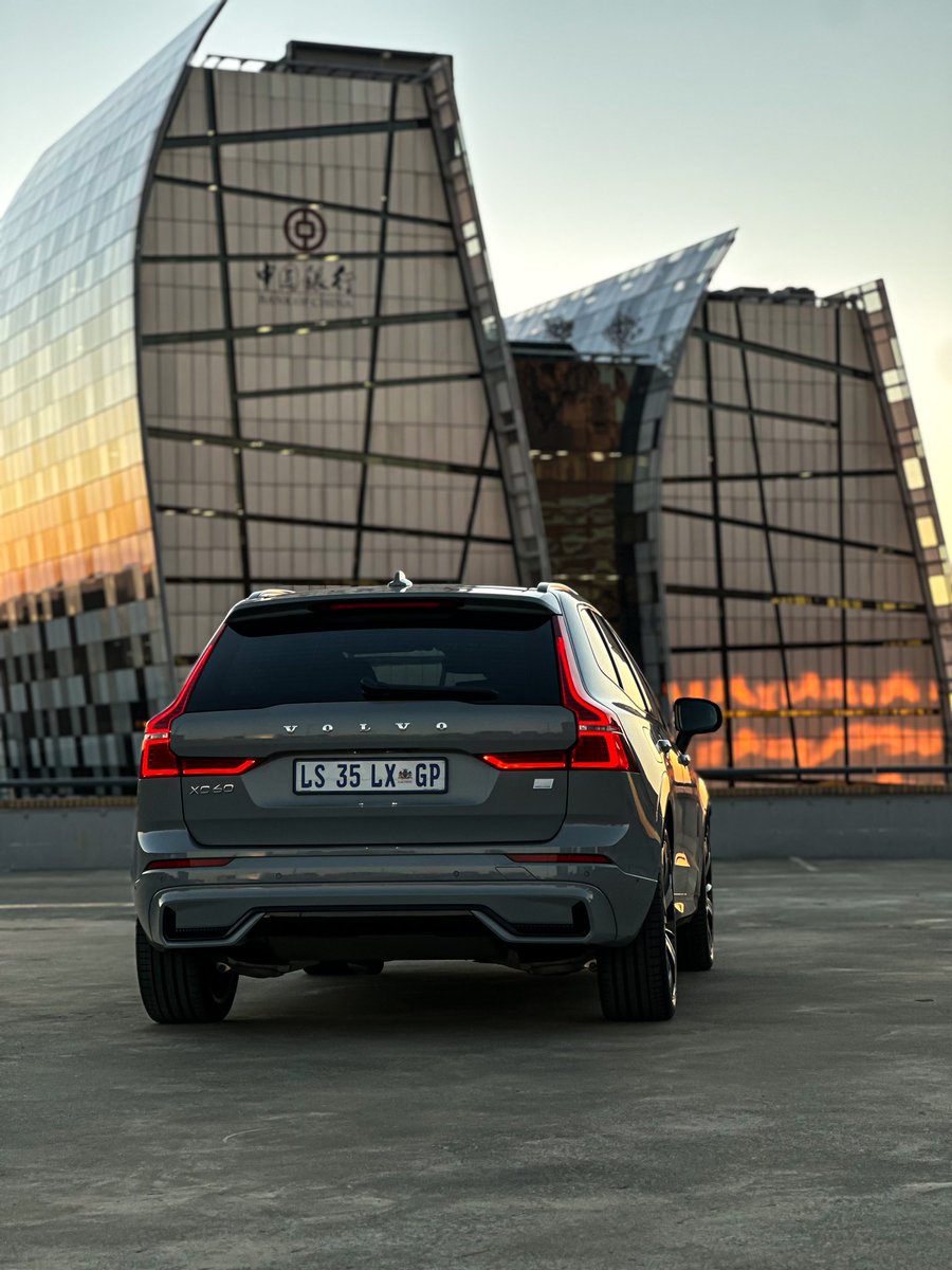 Bethacars's tweet photo. Full EV or Plug-in Hybrid?

#Volvo
#volvoc40 #volvoxc60 #EV https://t.co/Bft2epsBwX