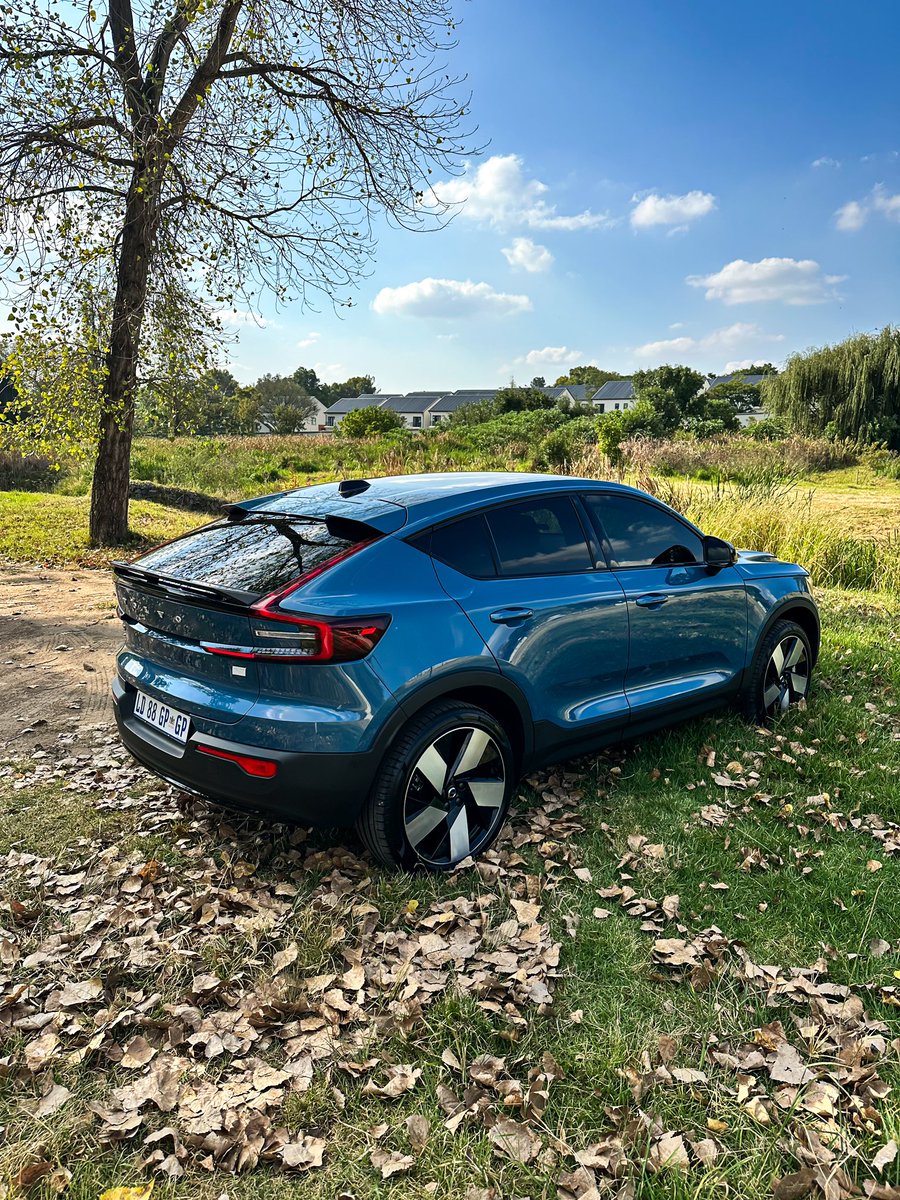 Bethacars's tweet photo. Full EV or Plug-in Hybrid?

#Volvo
#volvoc40 #volvoxc60 #EV https://t.co/Bft2epsBwX