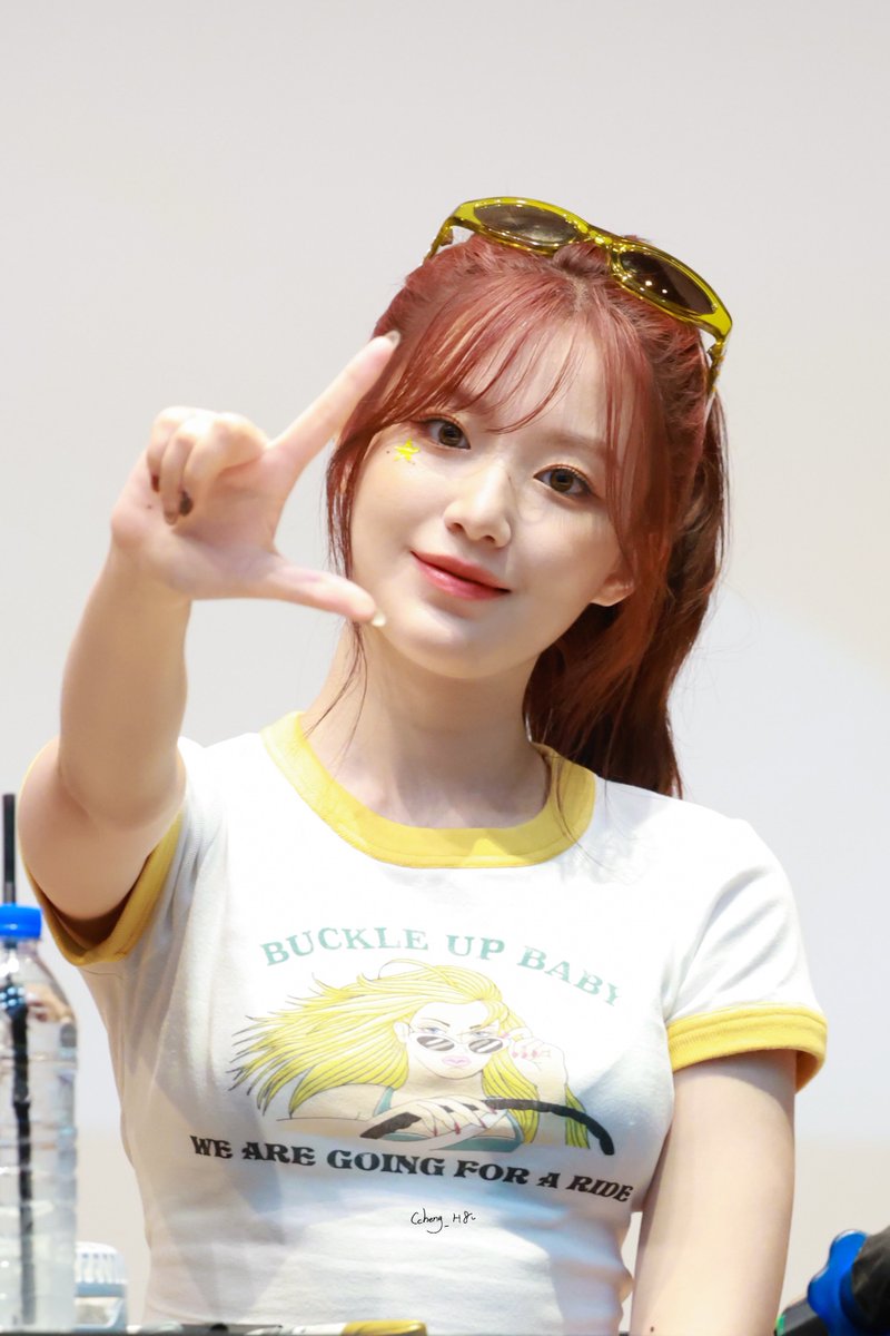 Ccheng_H8's tweet photo. 240712 K4 
🥰LOVE🥰
#슈화 #SHUHUA #舒華
#여자아이들 #GIDLE #아이들 https://t.co/sUdTGBMHHC