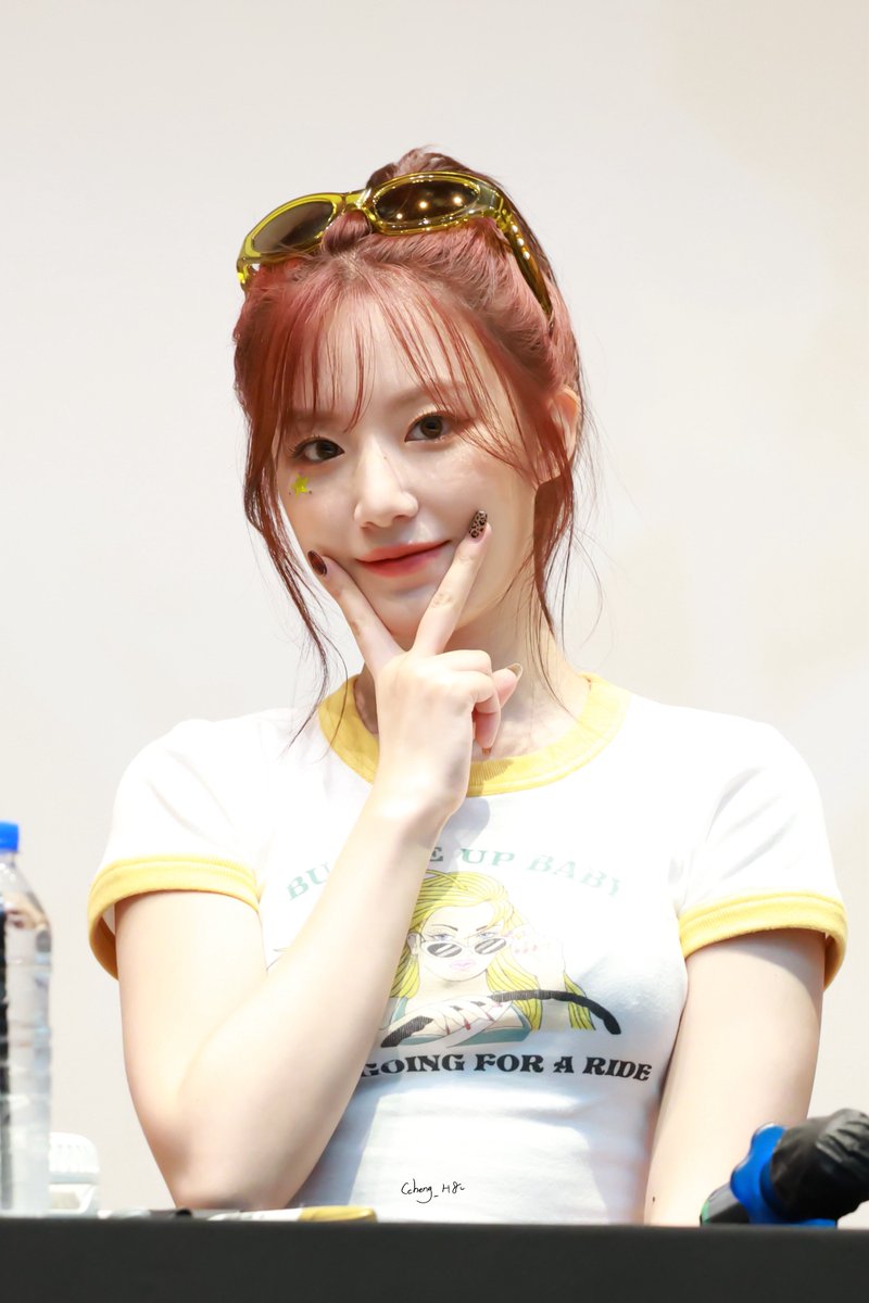 Ccheng_H8's tweet photo. 240712 K4 
🥰LOVE🥰
#슈화 #SHUHUA #舒華
#여자아이들 #GIDLE #아이들 https://t.co/sUdTGBMHHC