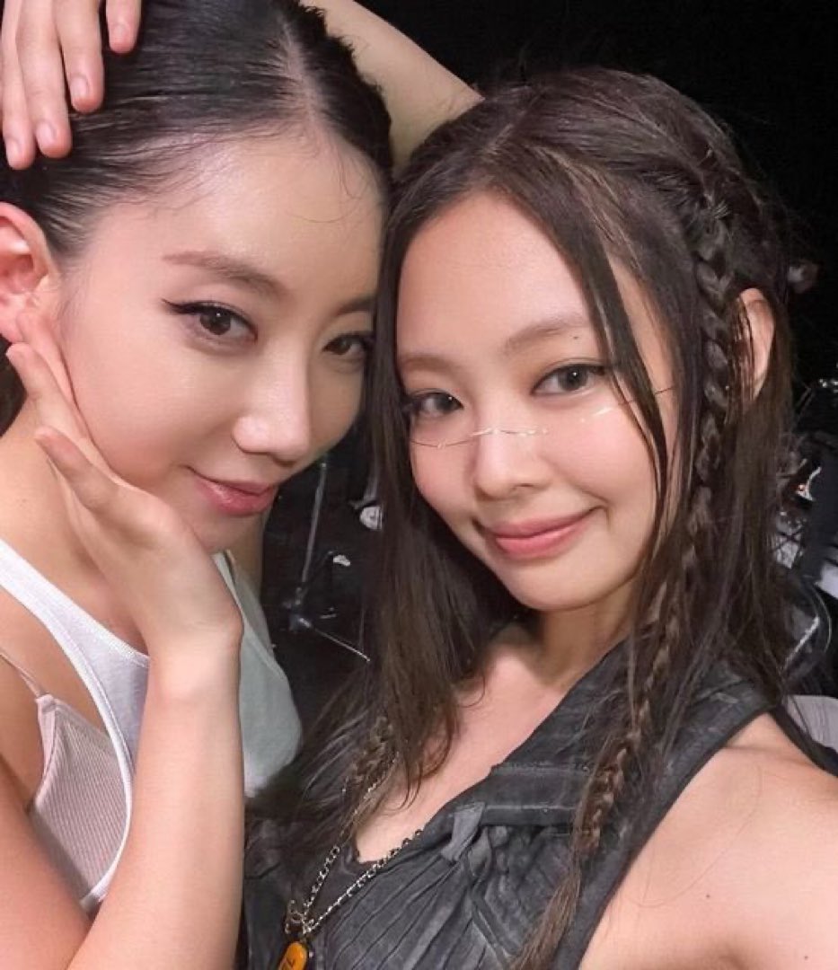 janerubyx's tweet photo. How Jennie treats people she works with what they say about her  

a thread https://t.co/TjN1a04GkS