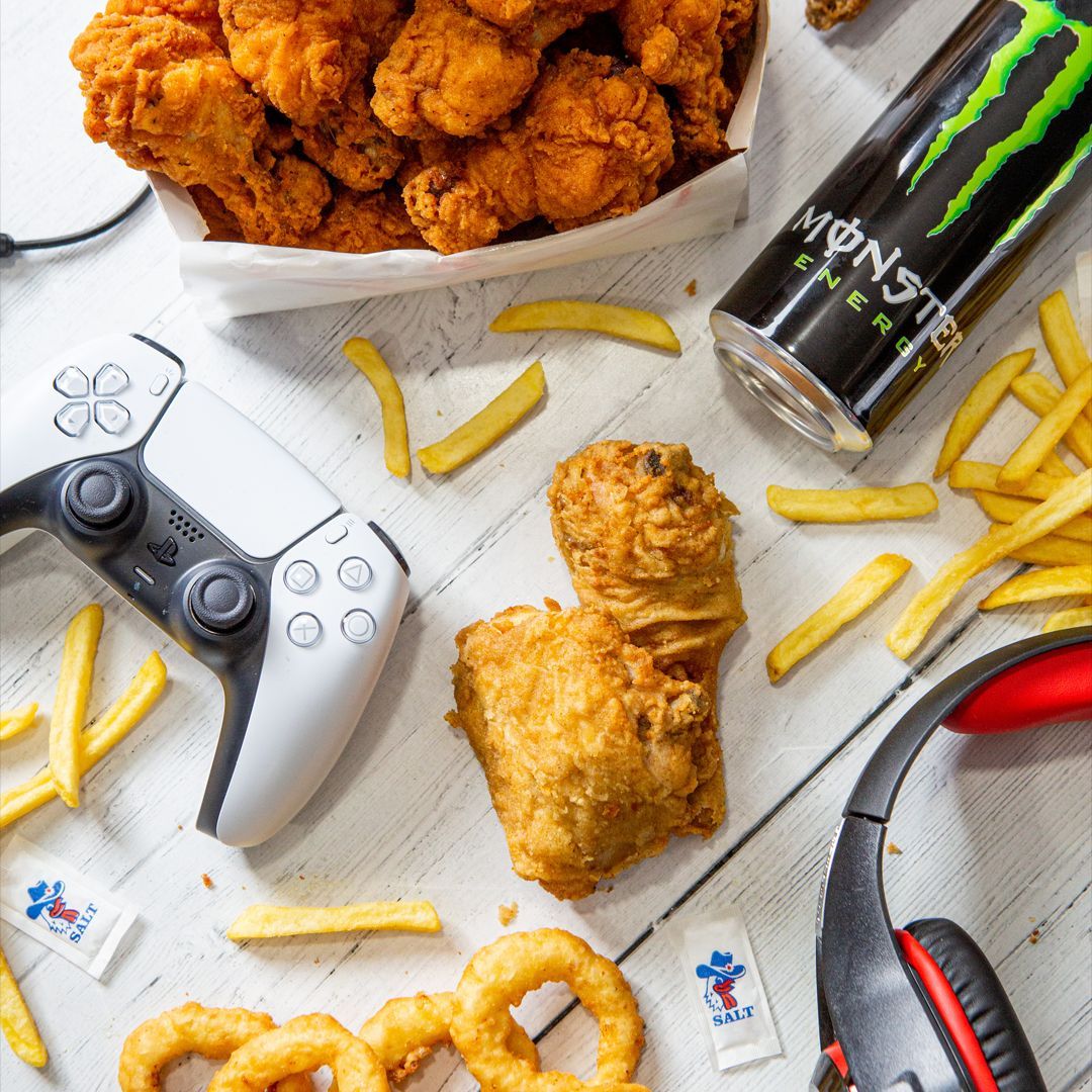 DallasChickenUK's tweet photo. Fueling up for some epic gaming sessions this weekend 🔥

Visit your local Dallas, or order now for delivery! 📲 

#DallasChicken #DallasChickenandPizza #HalalFoodie #HalalUK #Londonfoodie #londonfoodblogger #foodieuk #ukmeat #londonfoodblog #londonfoodguide #londonfoodscene https://t.co/Yriu9pPE1M