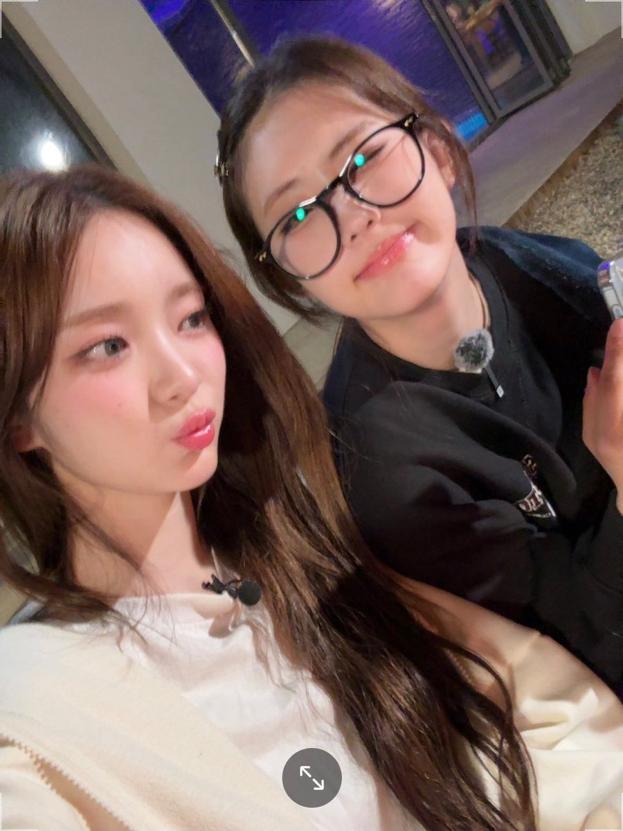 I_m_chillin's tweet photo. 🤟😬🤟박수아 메롱

#ICHILLIN #아이칠린 #지원이지유 #울지로입구 #지_원이에게_로 #최애는_평생이지로
#ICHILLIN #아이칠린 #E_JI #이지 #JOONIE #주니 https://t.co/T2ImQNWhyW