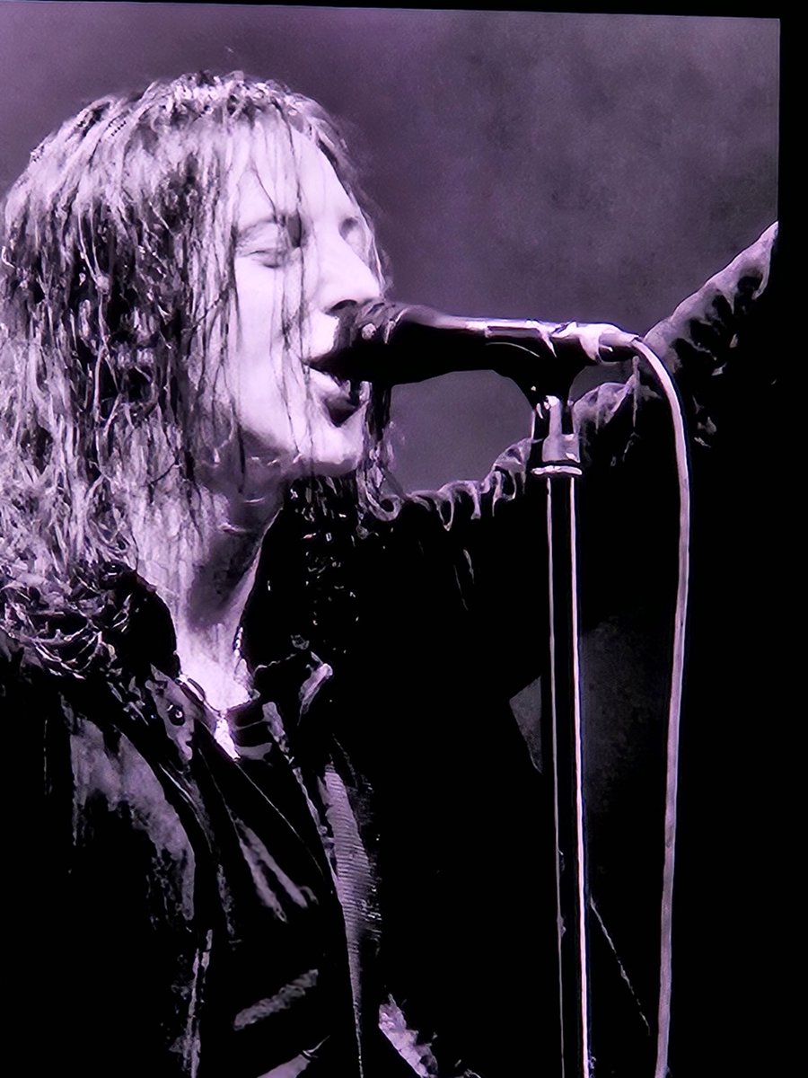 paulblayney's tweet photo. Brilliant to see @theBottlemen back on stage at @intheparkprsnts last night! Sounded fantastic and I think it's fair to say the lads on stage looked like they enjoyed it too! #catfishandthebottlemen https://t.co/EeEMN6PfQL