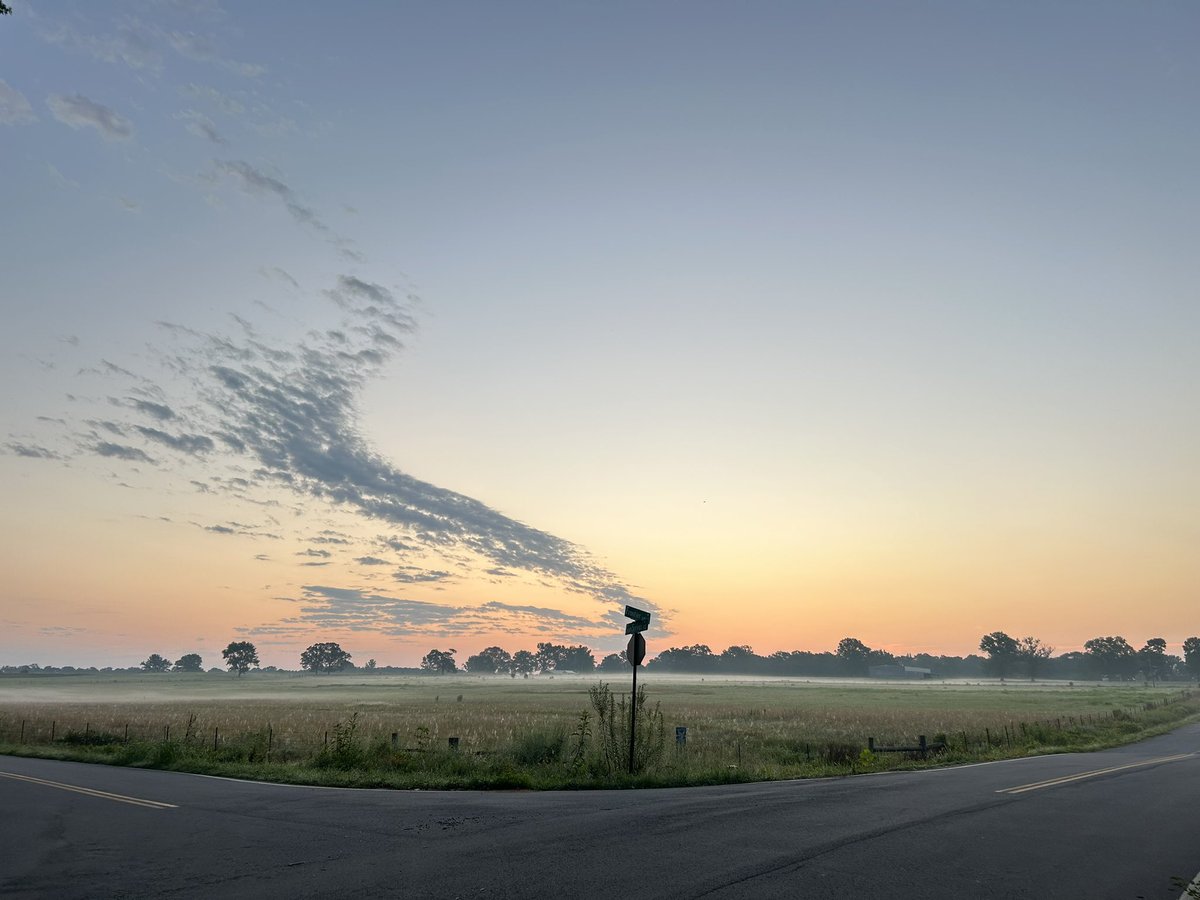 _andrewsbaker's tweet photo. “Every day a million miracles begin at sunrise" — Eric Jerome Dickey https://t.co/Ka7dHvpldN