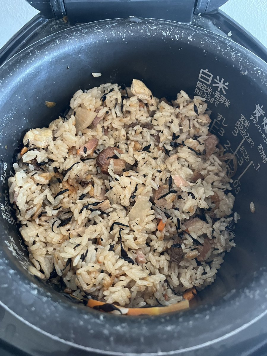 NGUYENSILVA6's tweet photo. 炊き込みご飯作ったんだけど期待以上に美味しくできてびっくりしてる https://t.co/jCEtMg6ANq