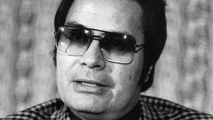 valeriegale88's tweet photo. If one man could convince 900 people to drink the kool-aid, just imagine what a combined effort between the political, medical, celebrity, corporate, and media classes could do. #CoordinatedAttack #DeathCult #TheSwarm https://t.co/rcyePhOuus