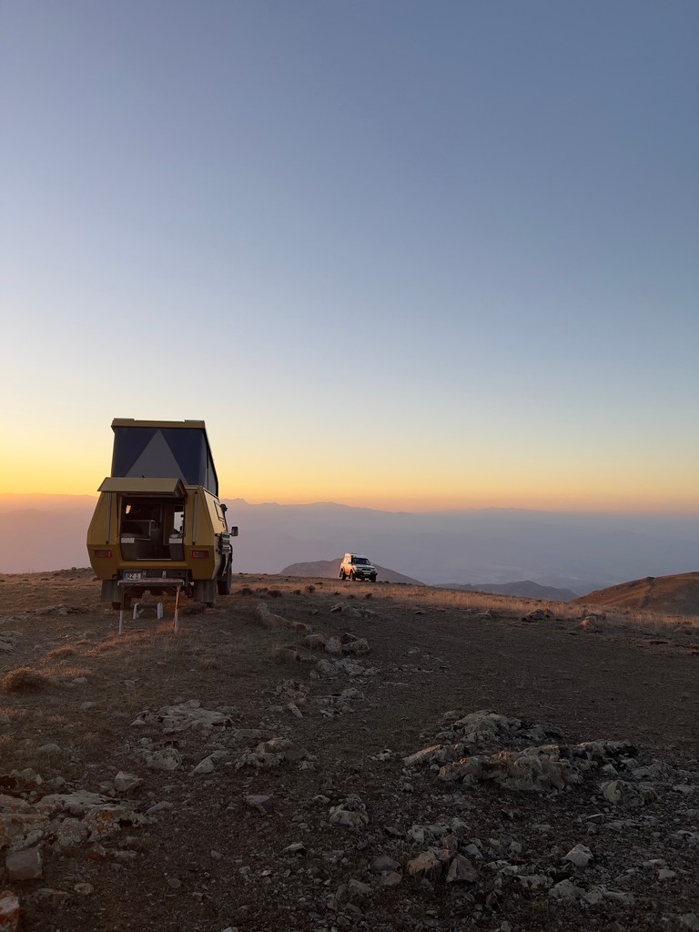 IranRoad's tweet photo. Did you know that? 🤯😵‍💫

The earth spins around itself at a speed of 1,670 kilometers per hour. Imagine that. 
____________

 #magic #universe #stunning #nature https://t.co/zbAP5sw8H2
