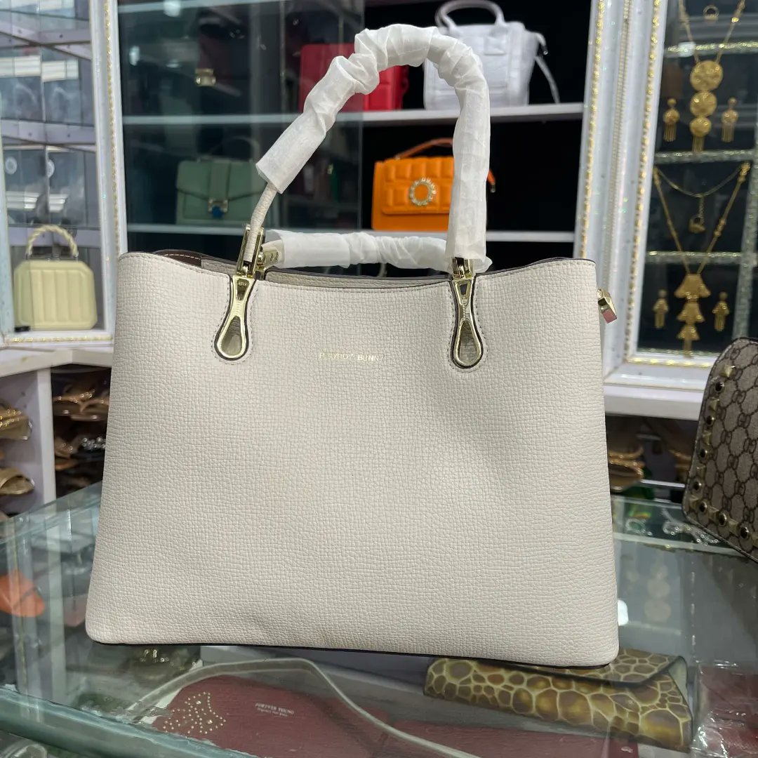 MKB_collection's tweet photo. Most ladies stops looking good once they are married or started getting old, but do you know that you can be married or aged and still be a fashionista and classy woman that will be admired by everyone.

Looking at that, we brought to our women a classy and luxurious handbags.... https://t.co/mBGzreMgxZ