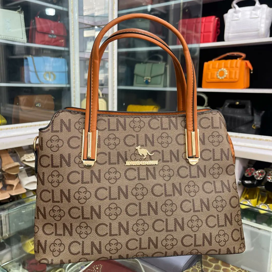 MKB_collection's tweet photo. Most ladies stops looking good once they are married or started getting old, but do you know that you can be married or aged and still be a fashionista and classy woman that will be admired by everyone.

Looking at that, we brought to our women a classy and luxurious handbags.... https://t.co/mBGzreMgxZ