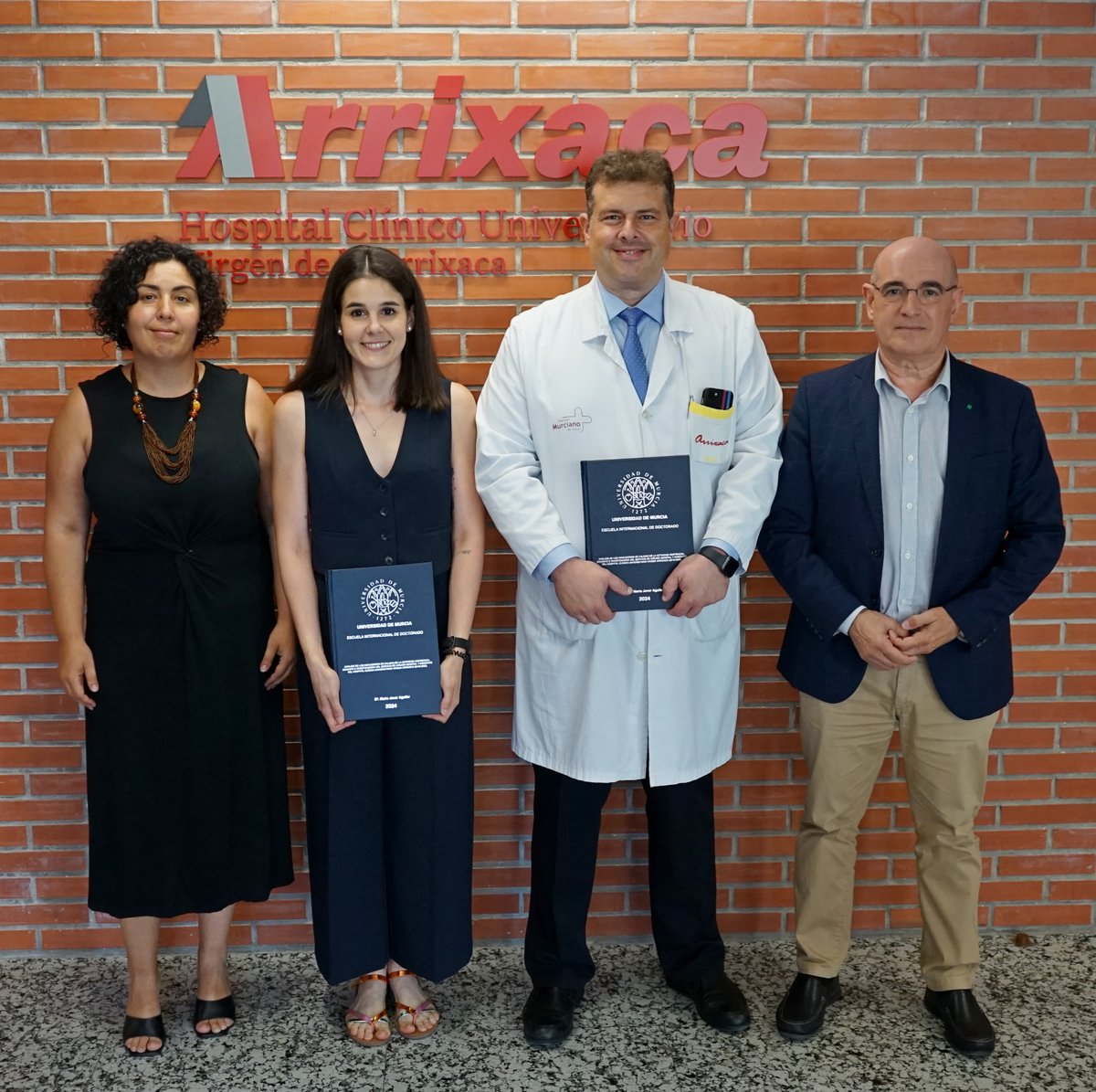 AreaUnoArrixaca's tweet photo. 🎓Marta Jover, enfermera del Departamento de Investigación de la @FFIS_CARM, ha defendido su tesis “Análisis de los indicadores de calidad de la actividad asistencial, docente e investigadora del Servicio de Cirugía General del H. Arrixaca”.

👏🏼Enhorabuena! https://t.co/p2xfhmGBw3