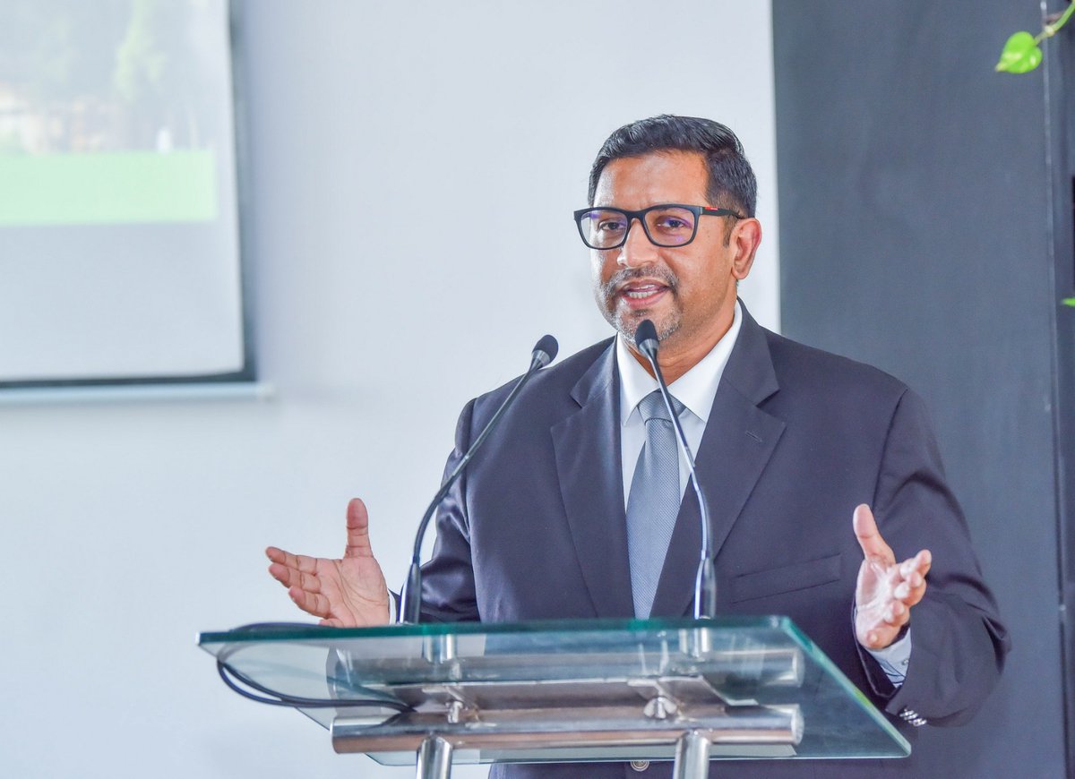 Ruwan_official's tweet photo. A program on sustainability and climate change, jointly organized by Biodiversity Sri Lanka and the Dilmah Institute, was held yesterday (11) at the Maligawatta Dilmah Center for a Sustainable Future to celebrate World Environment Day. https://t.co/R8dUlfmUtJ
