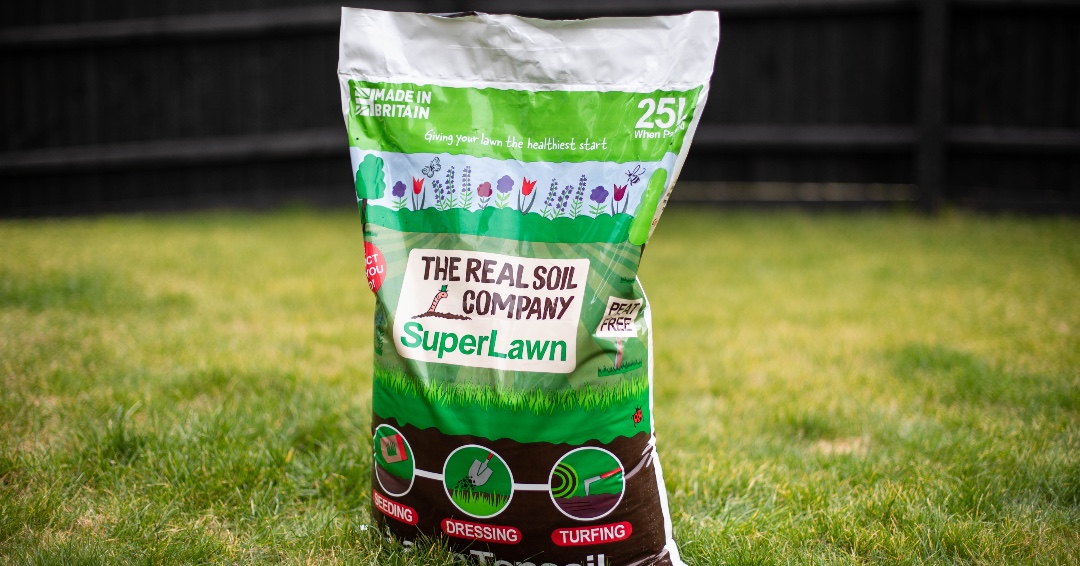 TopsoilDirect's tweet image. Achieve a Perfect Lawn with The Real Soil Company SuperLawn!

Ideal for dressing, seeding, and turfing, our scientifically proven formula ensures your lawn gets the best start this autumn. 🌿✨

Shop now via the link on our page.

#RealSoilCompany #SuperLawn #LawnCare