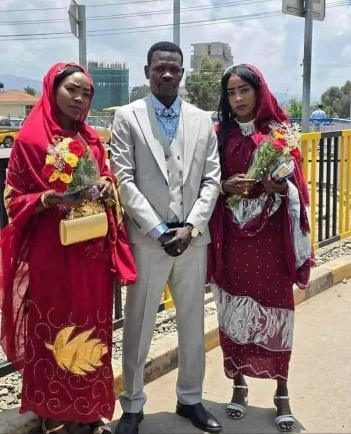 لمه تكن مكنة ومتمكن ومسيطر عريس يستقبل عروسته  التانية مع الأولى  في أوروبا