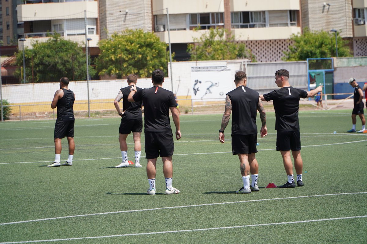 València 🇪🇸

Apestripe socks on fire - our first session in the tank in 30degree heat 🔥

A good start to the trip, training this evening followed by our match tomorrow morning! 

#upthecity