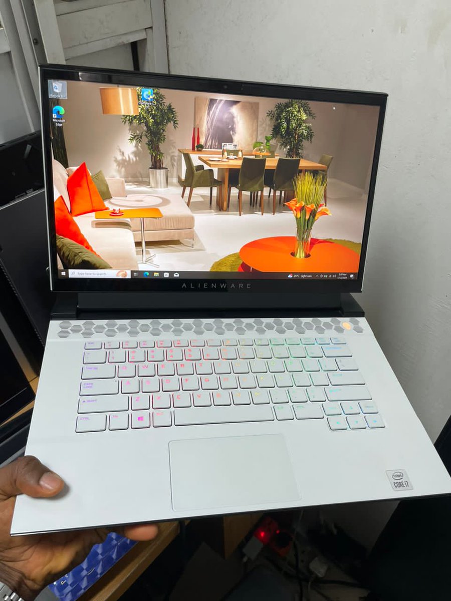 Alienware m15 r3, 15.6inch FHD screen,Intel core i7 10th generation,32gb Ddr4 ram,512gb ssd,8gb nvidia rtx 2070 super with a free power bank [gift]
Going for 1.450m

Please retweet.
#alienware #Laptop #Nigeria