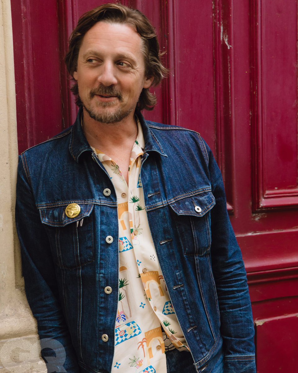 GQMagazine's tweet photo. Sturgill Simpson walked away from music, but Johnny Blue Skies is just getting started. 

🔗: https://t.co/MoIGTtlqxN https://t.co/1tT3RgU2rM