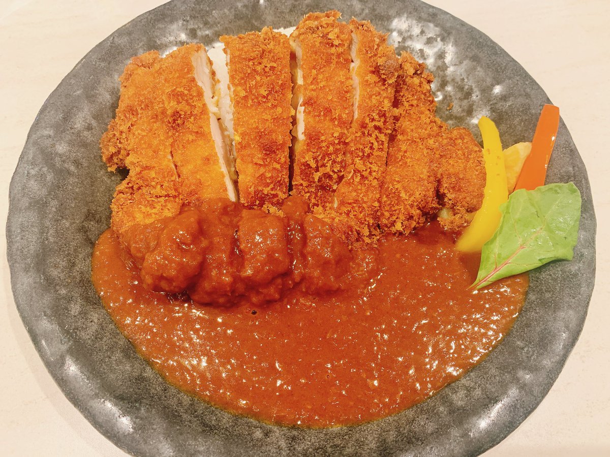 bluesixbike's tweet photo. #夕食 は #第2ターミナル 内にある #LaToque で #チキンカツカレー を頂きました😋大きなチキンカツが入ったボリューム満点のカレーライス🍛無事ホテルもとれたのでたこ焼きでも買って帰ろうかと思ったけどお腹いっぱいで断念😅次きた時はタンドリーチキンのカレーを食べようかな😆👍
#成田空港 https://t.co/LERRvy5LOv