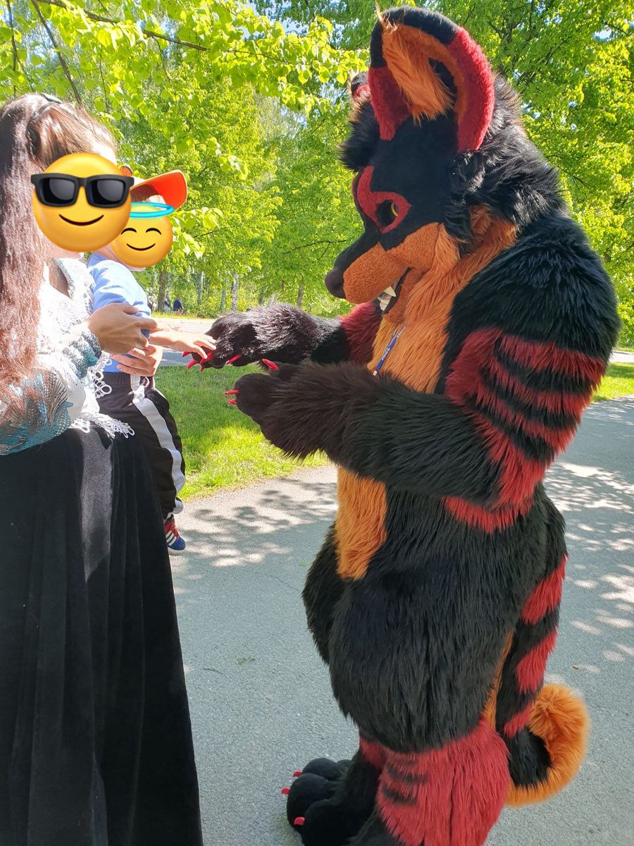 Zero_puppy's tweet photo. Summer time suiting 🥵 https://t.co/xdE0cEzPBN