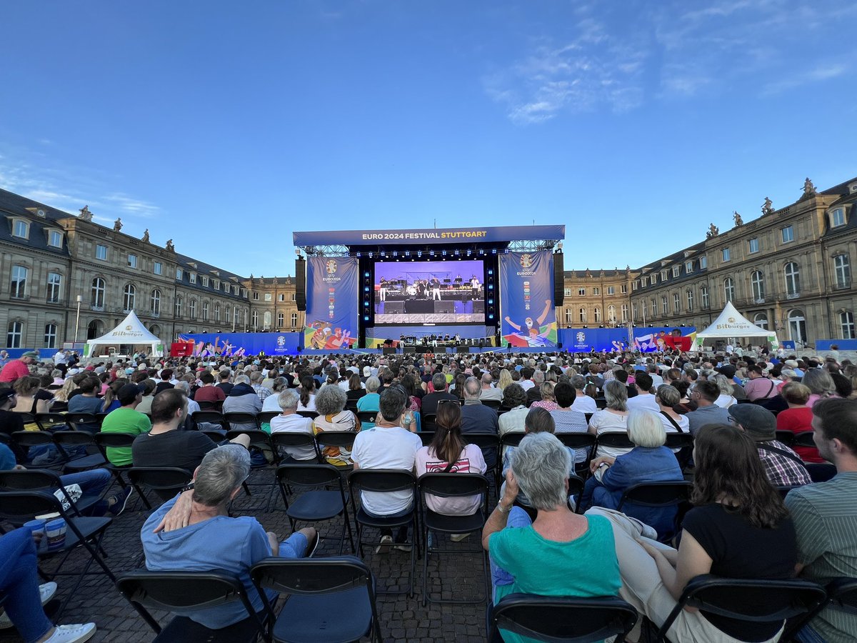 carlosmime's tweet photo. Enjoying the performance of some artist colleagues at the FANZONE of the EURO2024 in Stuttgart...
#ontour #openairconcert #euro2024 #stuttgart #FanZone https://t.co/vnwhjWdjrx