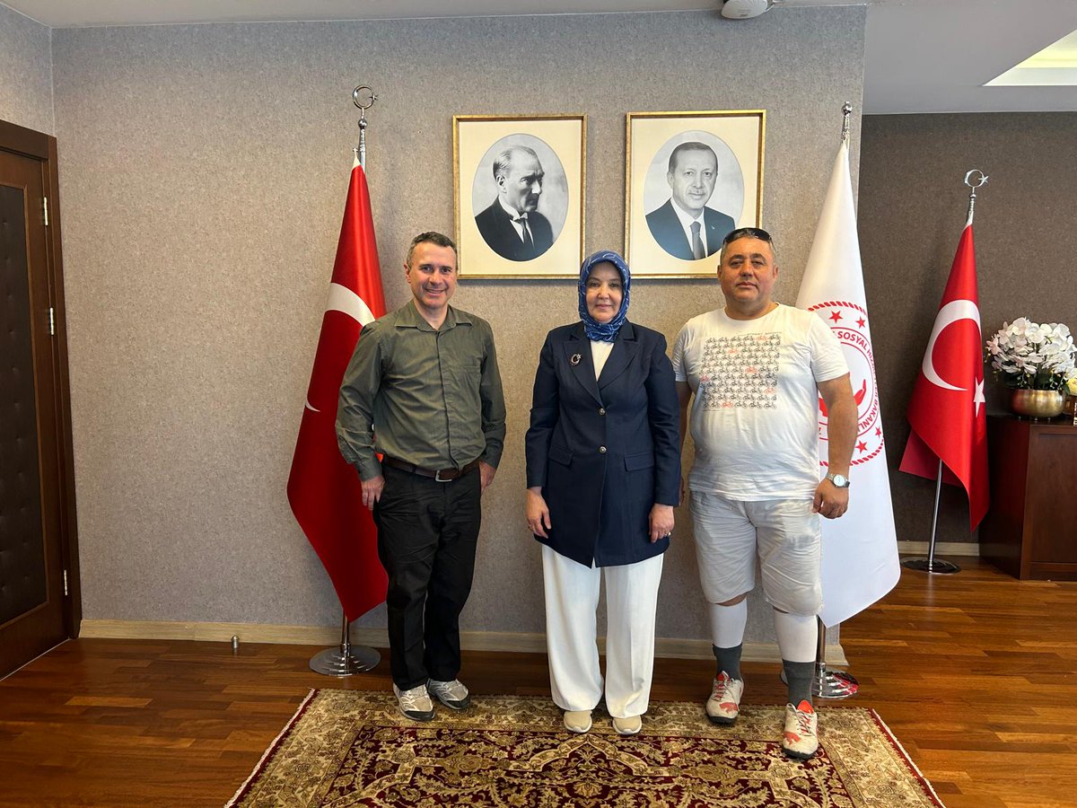 TC. Aile ve Sosyal Hizmetler Bakan Yardımcımız <a href="/LemanYenigunAk/">Leman Yenigun</a> makamında ziyaret ettik 
Bisiklet ve bisikletlilerin sorunları ,bakanlığımızca birlikte ortak yapabileceğimiz konular üzerine görüş alışverişinde bulunduk bizleri konuk ettiği için Leman hanıma çok teşekkür ediyoruz