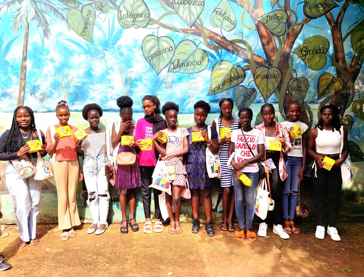 PlanGnb's tweet photo. 🌸 Today @PlanInternational Guinea Bissau's Nha Fala Platform distributed Menstrual Hygiene Kits to young girls. Grateful beneficiaries from Casa Emmanuel and Irma Leopodina Evangelical School appreciated the Menstrual Hygiene education received. #MenstrualHygiene
#Empowergirls https://t.co/NjqNPGeGTx