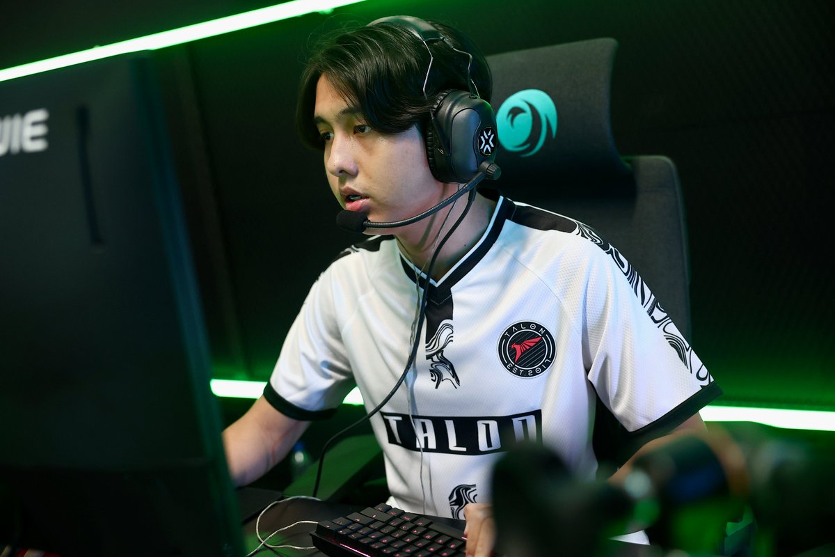 Picked up from ranked. Placed with an enormous pressure to debut in the Playoffs.
Carrying an entire nation starved from representation to the world stage, Primmie embraced the savior role and stepped up to the spotlight.

When you have a star-potential new recruit join the team,
