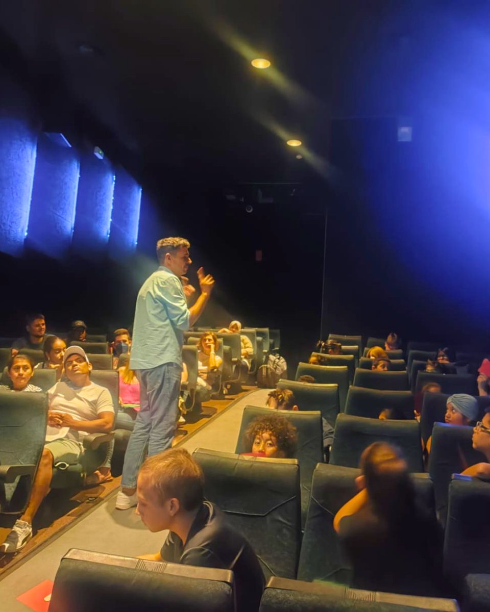 SJDbarcelona_es's tweet photo. 🎬🍿 Esta semana, 40 participantes de 13 familias del Servicio de Paliativos y Crónicos disfrutaron de "Del Revés 2" en Cinemes Girona.
Esta salida fue parte del Programa Terapia Grupal C2P2.
¡Gracias a @Cinemes_Girona por hacer posible este día tan especial! 💖🎥 https://t.co/LEYDclJVaN